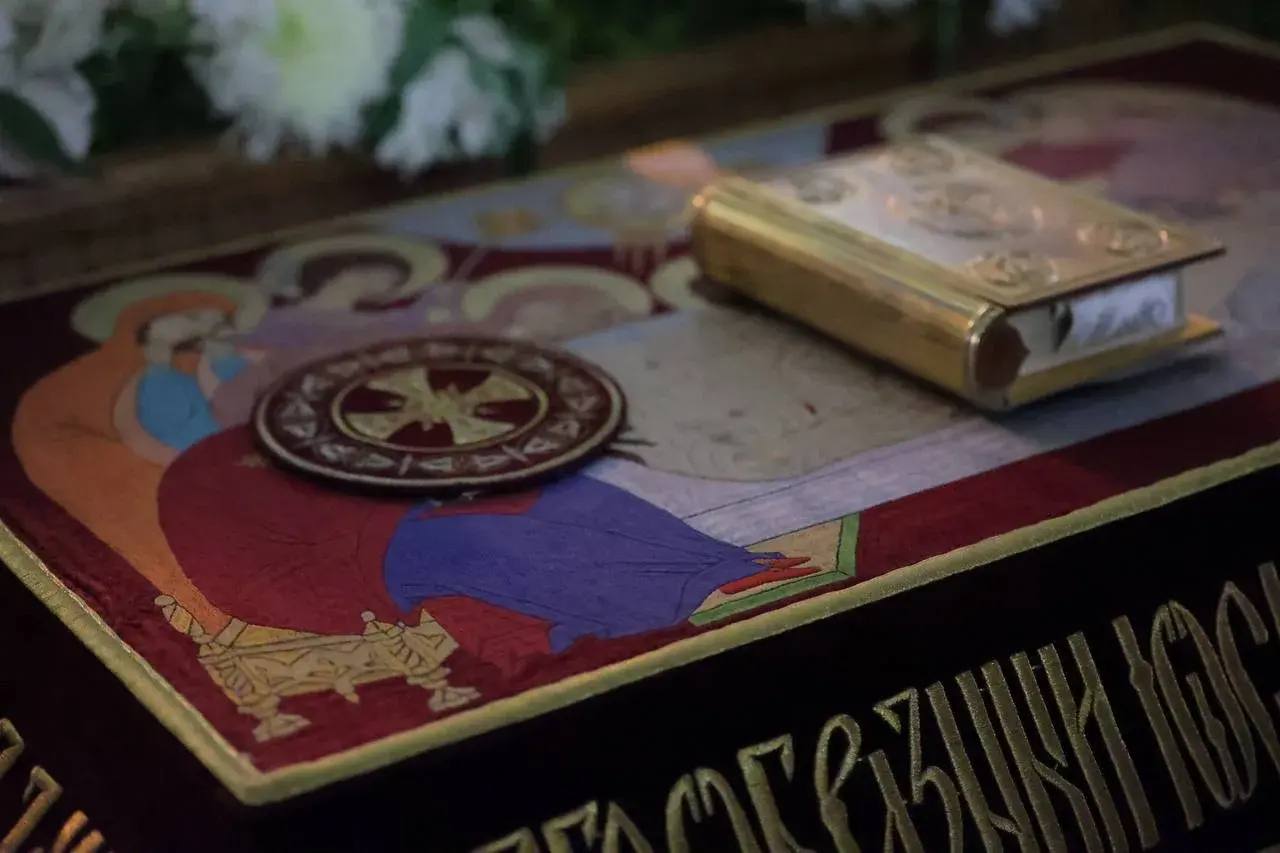 Христос Воскресе!. Глава администрации округа Михаил Лобазнов поздравил старооскольцев с праздником Светлой Пасхи: «Этой пасхальной ночью в храме Рождества Христова звучит общая молитва, и особенно чувствуется радость... Христос Воскресе!. Глава администрации округа Михаил Лобазнов поздравил старооскольцев с праздником Светлой Пасхи: «Этой пасхальной ночью в храме Рождества Христова звучит общая молитва, и особенно чувствуется радость...