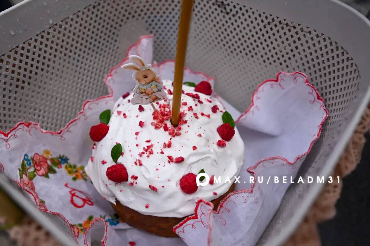 Освящать куличи в храме — добрая пасхальная традиция, объединяющая поколения Освящать куличи в храме — добрая пасхальная традиция, объединяющая поколения