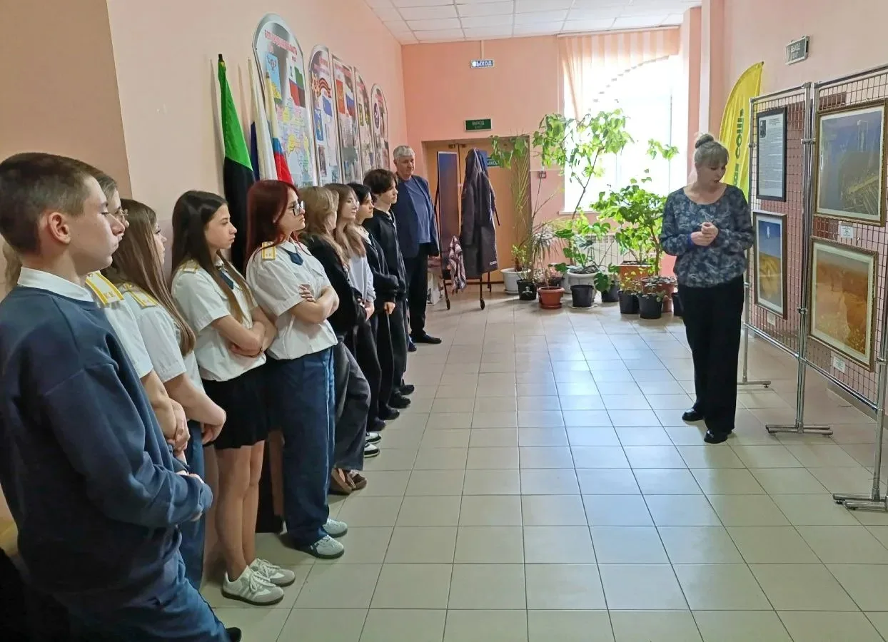 Сотрудники Белгородского художественного музея побывали в гостях у обучающихся Тавровской средней общеобразовательной школы им. Героя Советского Союза А. Г. Ачкасова с передвижной выставкой «Графика С. С. Косенкова» Сотрудники Белгородского художественного музея побывали в гостях у обучающихся Тавровской средней общеобразовательной школы им. Героя Советского Союза А. Г. Ачкасова с передвижной выставкой «Графика С. С. Косенкова»