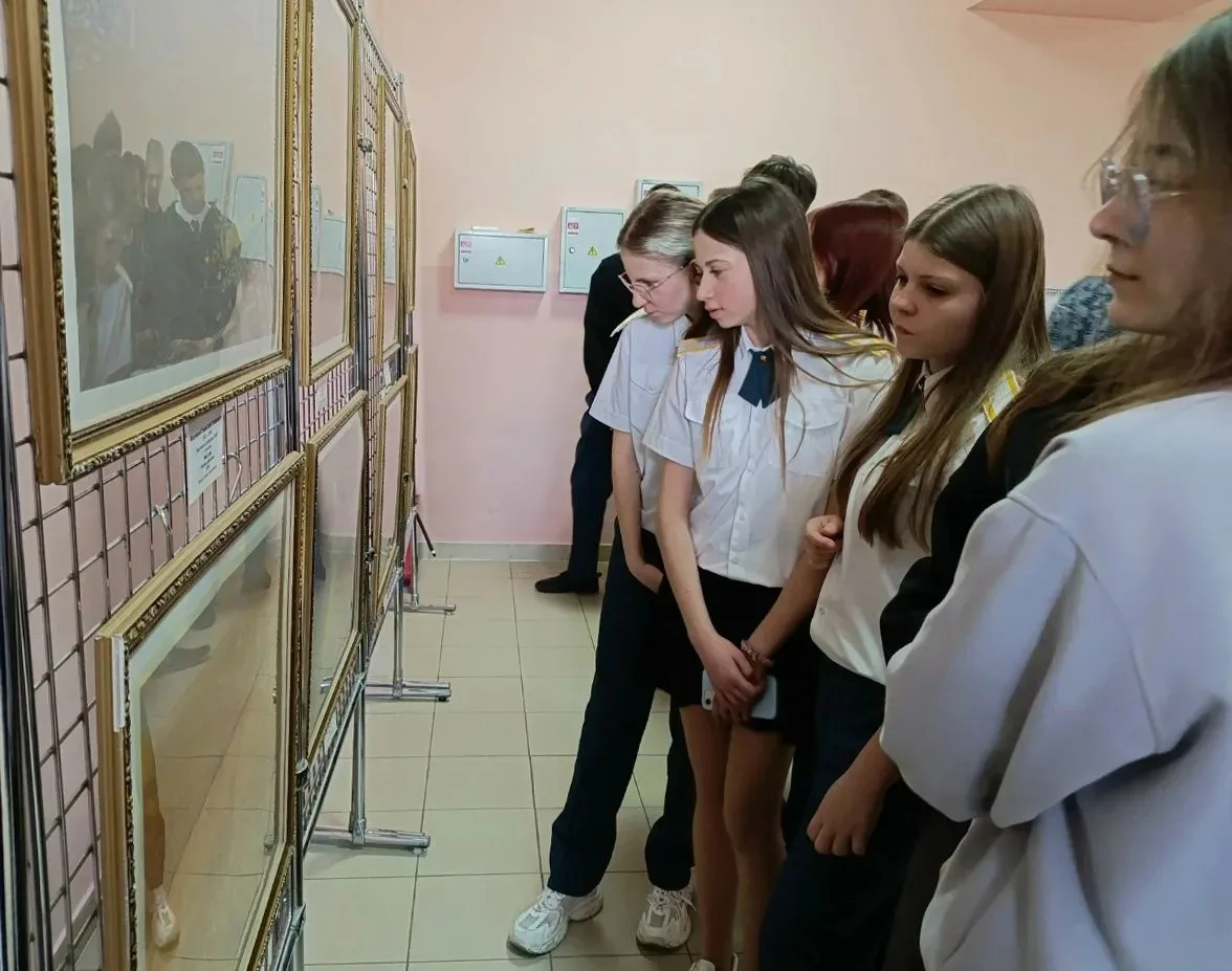 Сотрудники Белгородского художественного музея побывали в гостях у обучающихся Тавровской средней общеобразовательной школы им. Героя Советского Союза А. Г. Ачкасова с передвижной выставкой «Графика С. С. Косенкова» Сотрудники Белгородского художественного музея побывали в гостях у обучающихся Тавровской средней общеобразовательной школы им. Героя Советского Союза А. Г. Ачкасова с передвижной выставкой «Графика С. С. Косенкова»