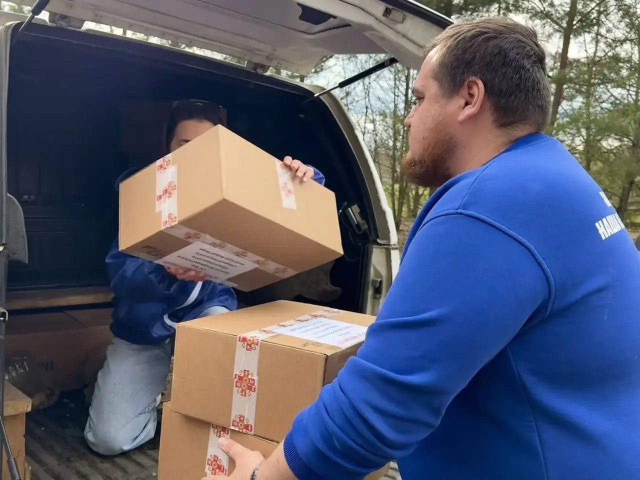 С заботой о фронте: депутаты передали пасхальные угощения военнослужащим С заботой о фронте: депутаты передали пасхальные угощения военнослужащим