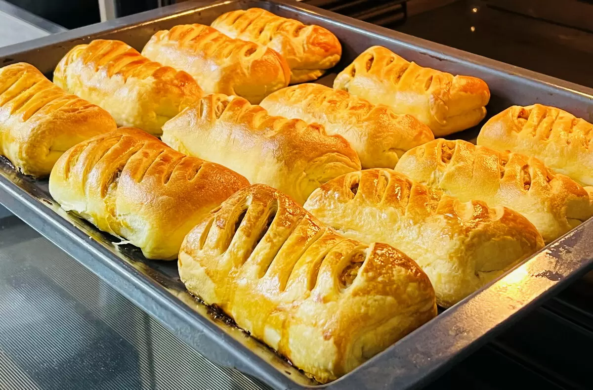 Невероятная выпечка с сочной начинкой: простой рецепт, который вы должны попробовать