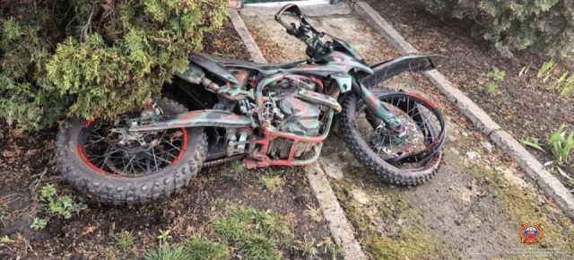 #СВОДКА_ДТП. По предварительным данным, вчера около 18 часов 05 минут на ул. Чайковского с. Бессоновка Белгородского округа 41-летний водитель питбайка не справился с управлением, в результате чего допустил наезд на опору...