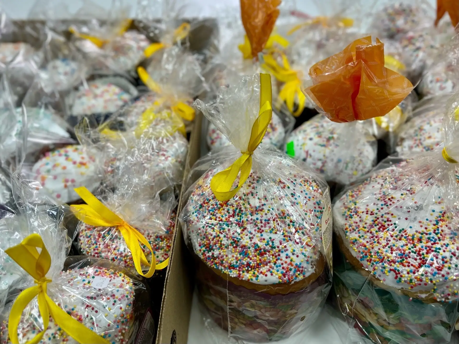 Больше 9 000 куличей, четыре тонны гуманитарной помощи и почти 3 000 открыток с тёплыми словами поддержки собрали для бойцов жители региона Больше 9 000 куличей, четыре тонны гуманитарной помощи и почти 3 000 открыток с тёплыми словами поддержки собрали для бойцов жители региона