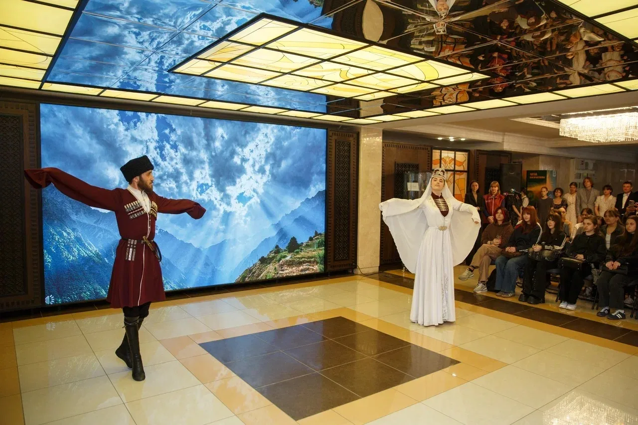 В Белгородской научной библиотеке состоялось торжественное открытие Недели книги для молодежи – областной акции, которая в Год единства народов России проходит под названием «Россия в слове» В Белгородской научной библиотеке состоялось торжественное открытие Недели книги для молодежи – областной акции, которая в Год единства народов России проходит под названием «Россия в слове»