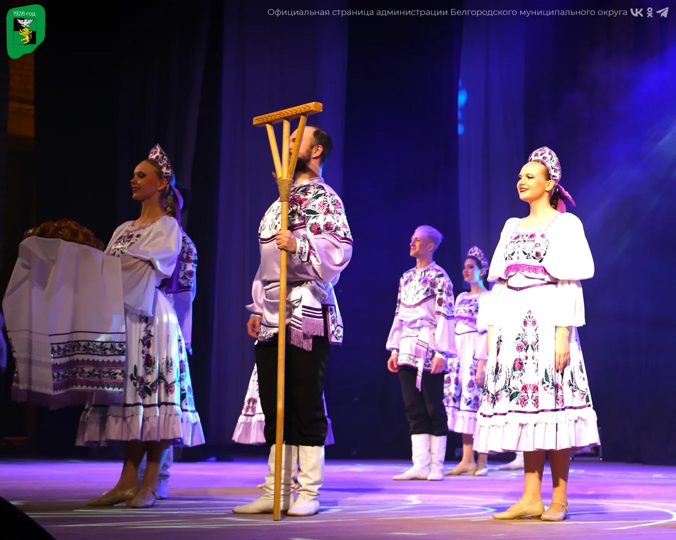 В доме культуры посёлка Майский состоялся отчётный концерт ансамбля «Золотое Черноземье» В доме культуры посёлка Майский состоялся отчётный концерт ансамбля «Золотое Черноземье»
