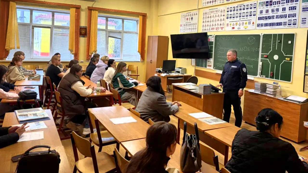 Белгородские автоинспекторы организовали для курсантов автошкол занятия по дорожной безопасности Белгородские автоинспекторы организовали для курсантов автошкол занятия по дорожной безопасности