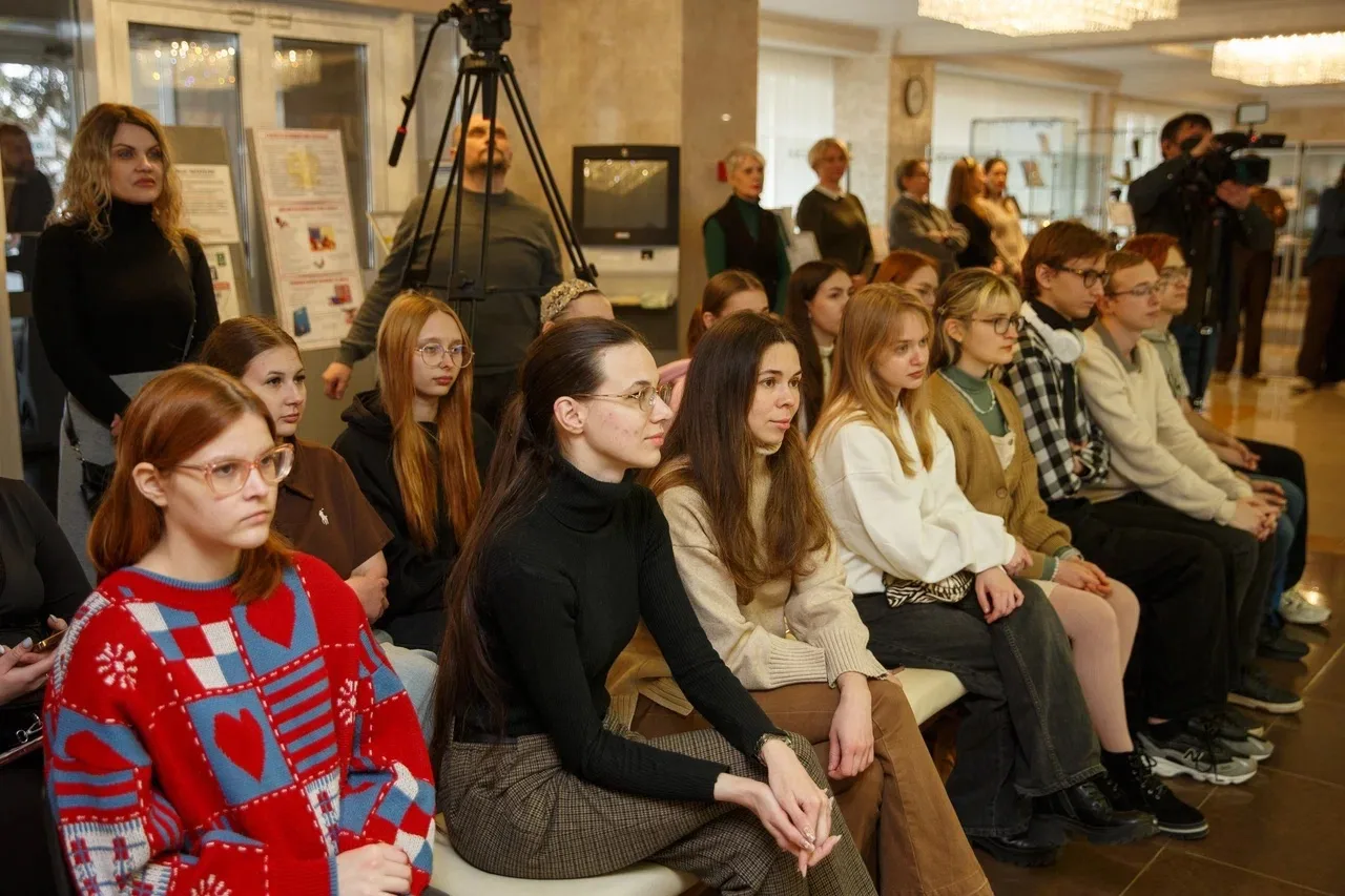 В Белгородской научной библиотеке состоялось торжественное открытие Недели книги для молодежи – областной акции, которая в Год единства народов России проходит под названием «Россия в слове» В Белгородской научной библиотеке состоялось торжественное открытие Недели книги для молодежи – областной акции, которая в Год единства народов России проходит под названием «Россия в слове»