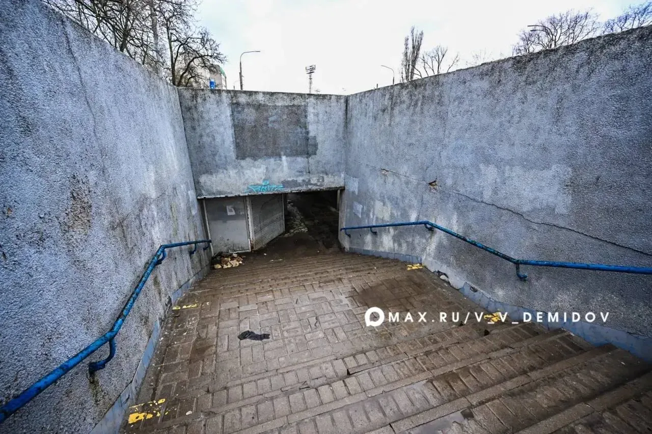 На остановке «Энергомаш» в Белгороде во время ремонта подземного перехода для пешеходов организуют наземный На остановке «Энергомаш» в Белгороде во время ремонта подземного перехода для пешеходов организуют наземный