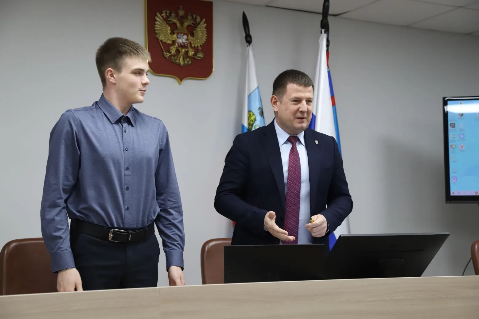 Восемнадцать старшеклассников на время станут «дублёрами» руководителей округа и погрузятся в мир муниципального управления Восемнадцать старшеклассников на время станут «дублёрами» руководителей округа и погрузятся в мир муниципального управления