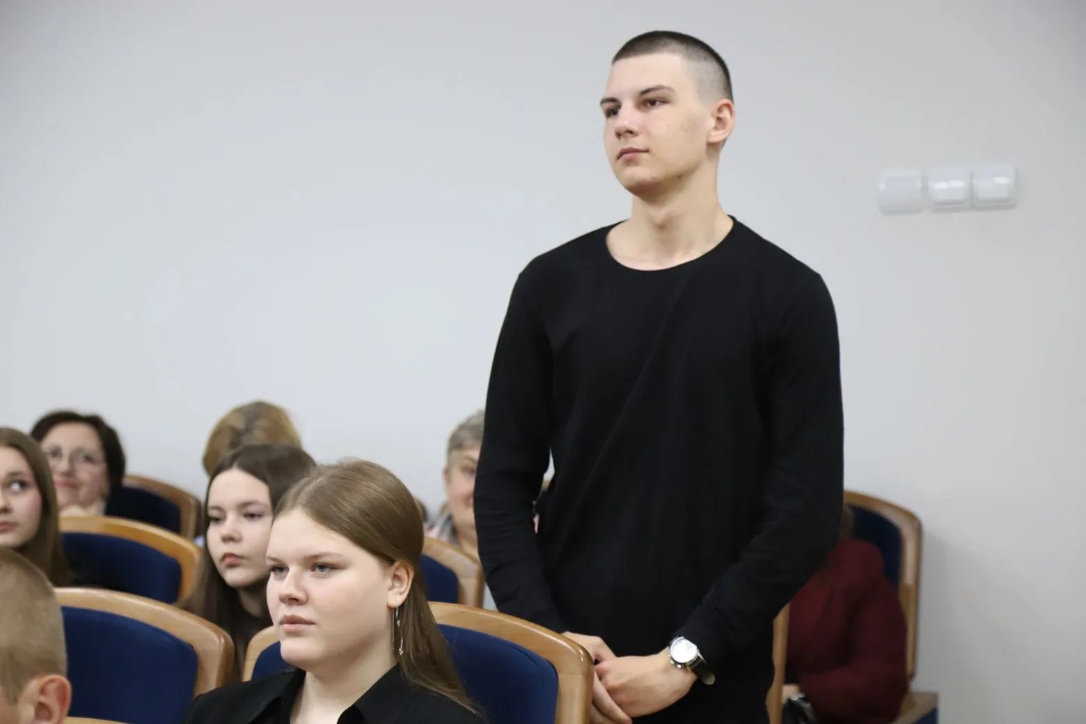 Восемнадцать старшеклассников на время станут «дублёрами» руководителей округа и погрузятся в мир муниципального управления Восемнадцать старшеклассников на время станут «дублёрами» руководителей округа и погрузятся в мир муниципального управления