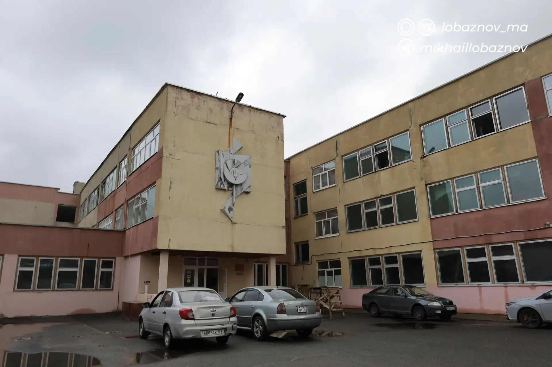 Михаил Лобазнов: В Старом Осколе начался капитальный ремонт школы №2. Здание, принявшее первых учеников в 1992 году, давно нуждалось в масштабном обновлении Михаил Лобазнов: В Старом Осколе начался капитальный ремонт школы №2. Здание, принявшее первых учеников в 1992 году, давно нуждалось в масштабном обновлении