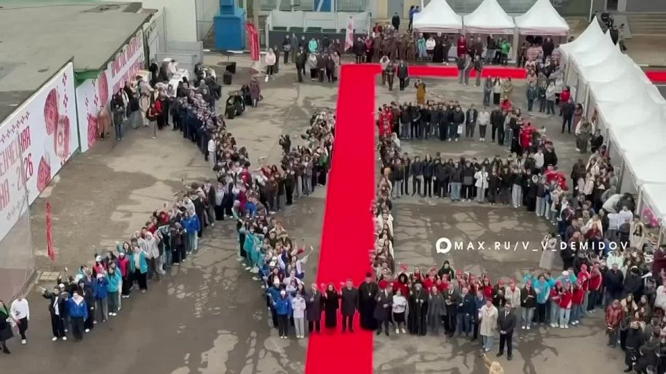 Валентин Демидов: Сегодня, на Светлой седмице, приехал поздравить наше студенческое сообщество с праздником Пасхи — и эта встреча прошла на уникальной площадке, в IThub Белгородского индустриального колледжа