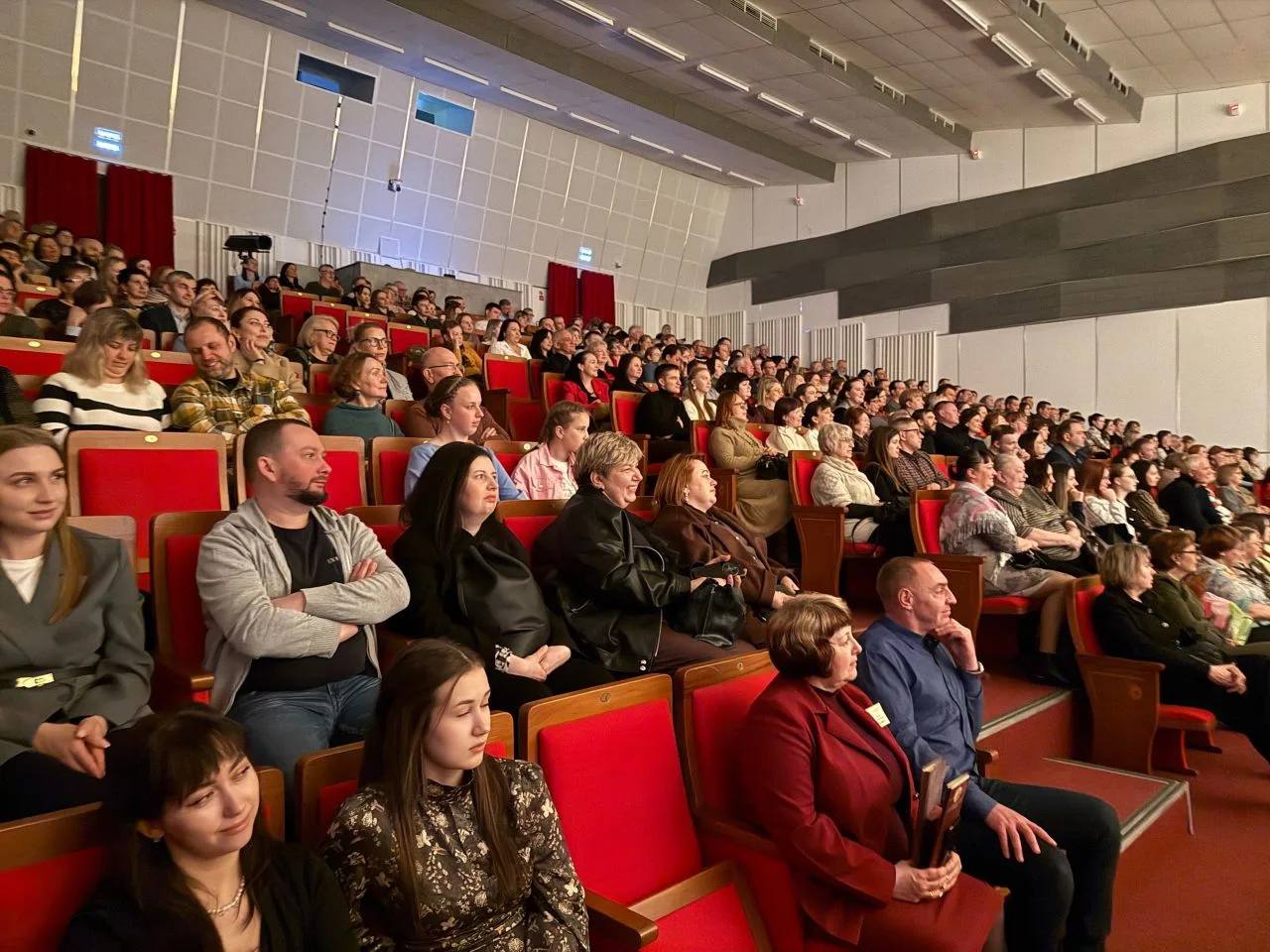 Вчера, 14 апреля, в Белгородском государственном центре народного творчества состоялся спектакль «Давайте чокнемся!» Вчера, 14 апреля, в Белгородском государственном центре народного творчества состоялся спектакль «Давайте чокнемся!»