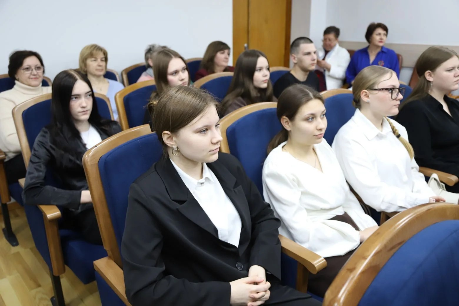 Восемнадцать старшеклассников на время станут «дублёрами» руководителей округа и погрузятся в мир муниципального управления Восемнадцать старшеклассников на время станут «дублёрами» руководителей округа и погрузятся в мир муниципального управления