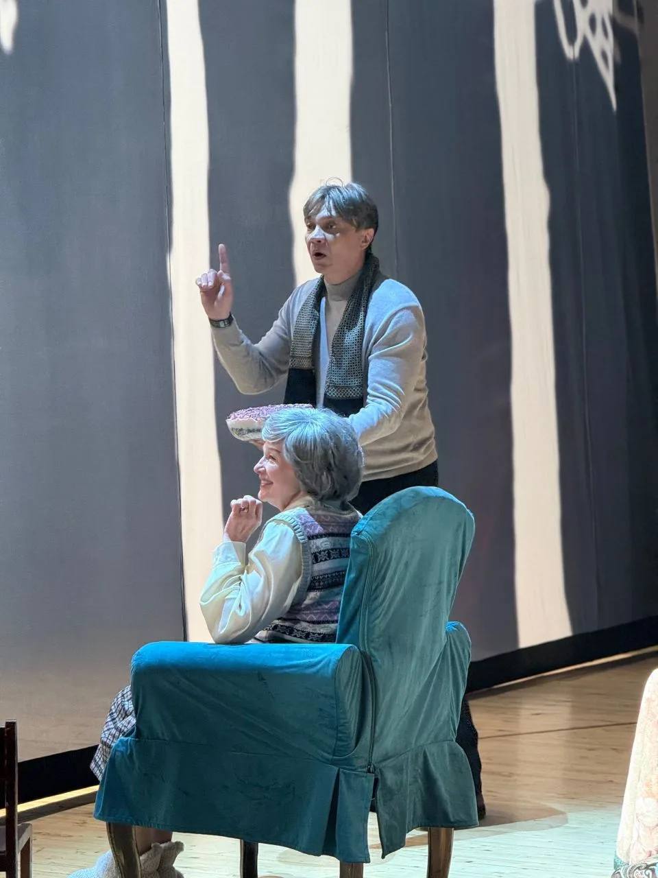 Вчера, 14 апреля, в Белгородском государственном центре народного творчества состоялся спектакль «Давайте чокнемся!» Вчера, 14 апреля, в Белгородском государственном центре народного творчества состоялся спектакль «Давайте чокнемся!»