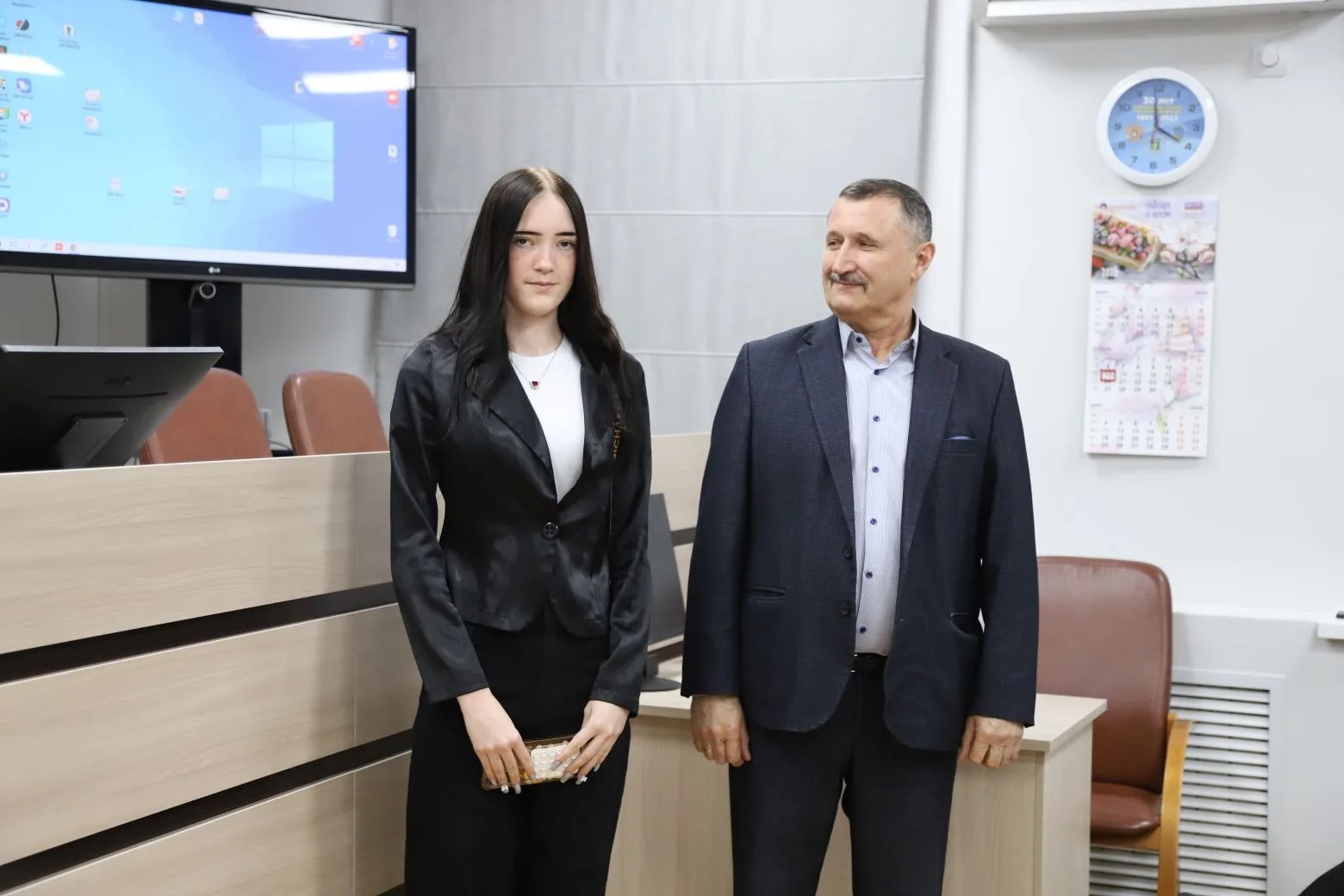 Восемнадцать старшеклассников на время станут «дублёрами» руководителей округа и погрузятся в мир муниципального управления Восемнадцать старшеклассников на время станут «дублёрами» руководителей округа и погрузятся в мир муниципального управления