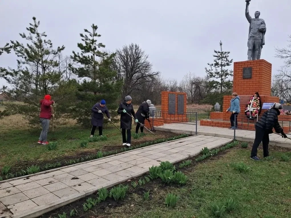 Андрей Гриднев: В рамках месячника добровольного служения Белгородской области в округе прошли субботники по благоустройству памятных мест, посвящённых участникам Великой Отечественной войны Андрей Гриднев: В рамках месячника добровольного служения Белгородской области в округе прошли субботники по благоустройству памятных мест, посвящённых участникам Великой Отечественной войны