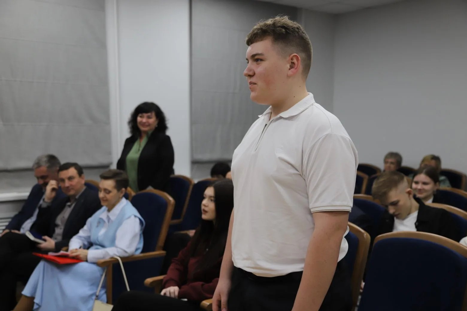 Восемнадцать старшеклассников на время станут «дублёрами» руководителей округа и погрузятся в мир муниципального управления Восемнадцать старшеклассников на время станут «дублёрами» руководителей округа и погрузятся в мир муниципального управления