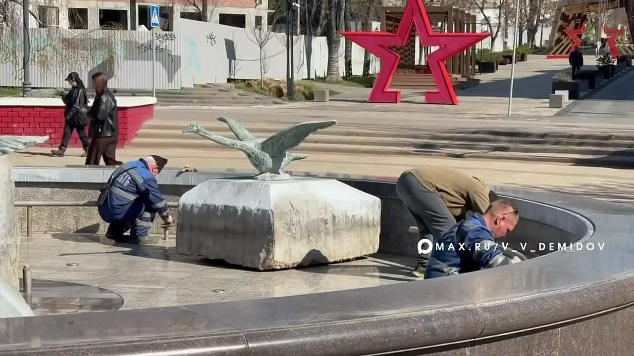 Валентин Демидов: Коммунальщики готовят фонтаны к открытию сезона