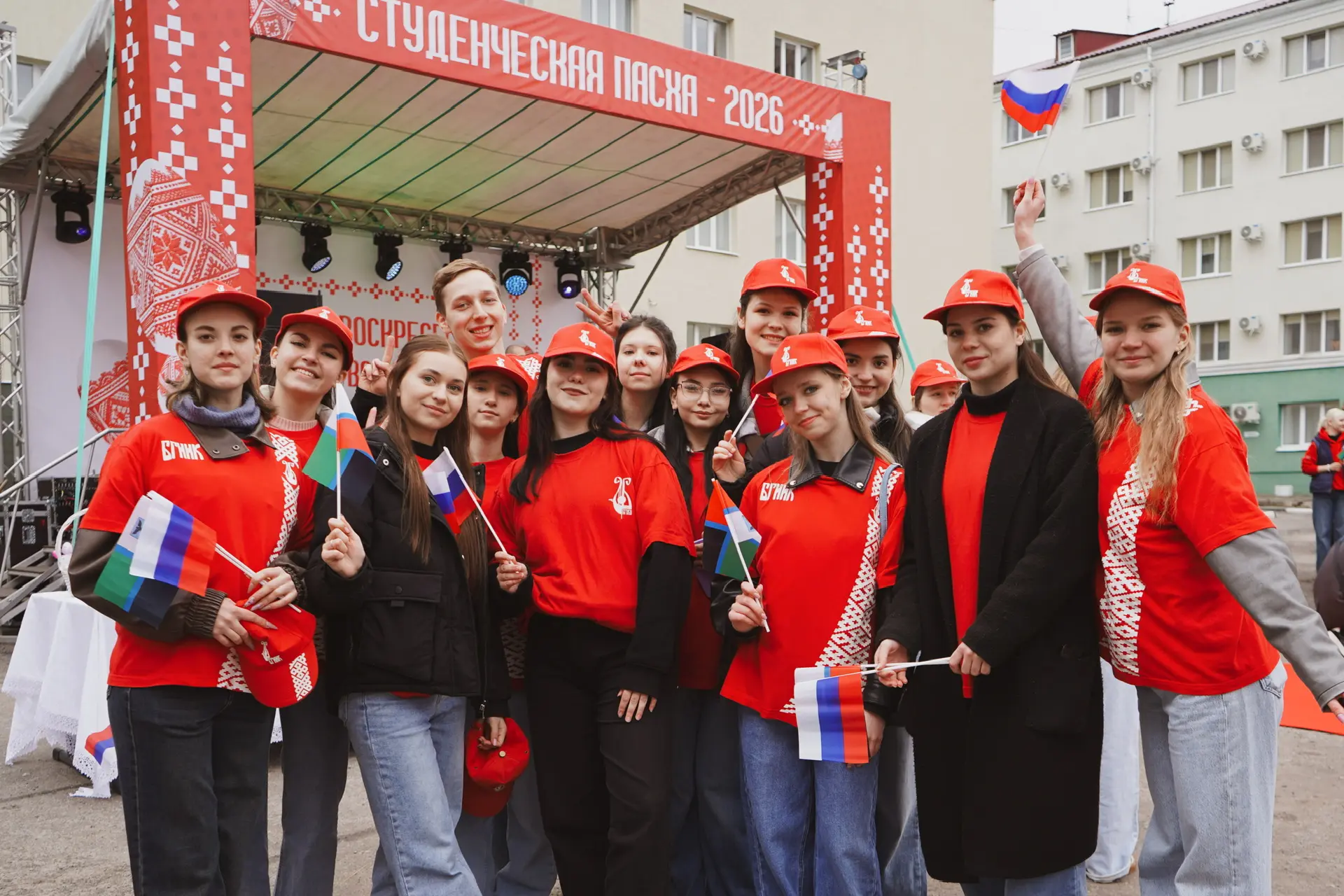 Представьте… Площадка индустриального колледжа, сотни студентов вузов и ссузов Представьте… Площадка индустриального колледжа, сотни студентов вузов и ссузов