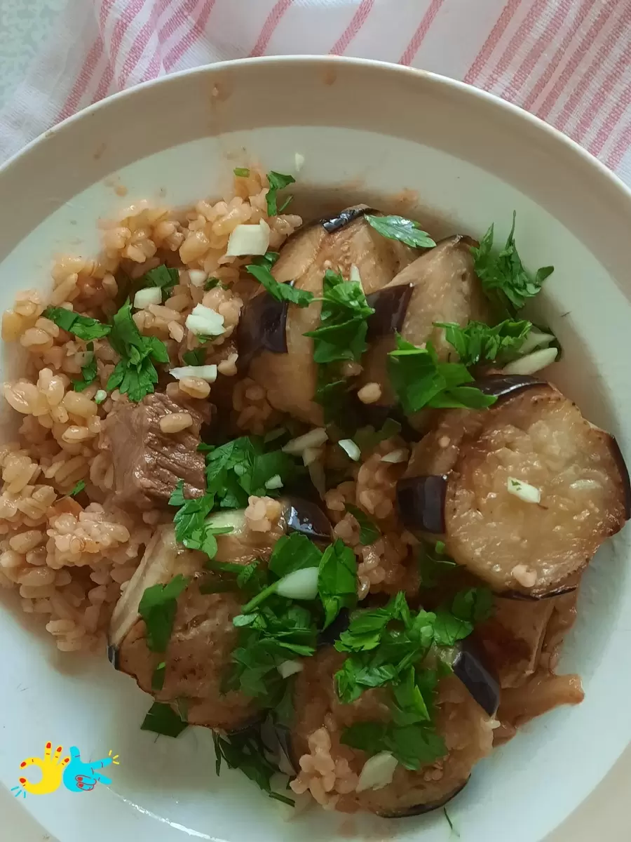 Вкусное сочетание: баклажаны с мясом и булгуром