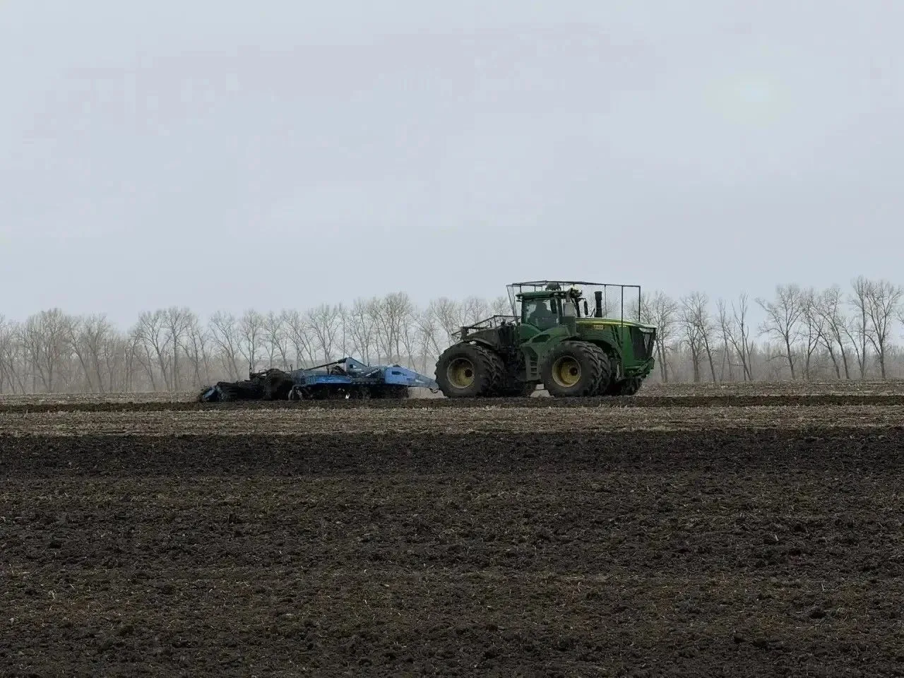 В Ракитянском округе полным ходом идут весенне-полевые работы