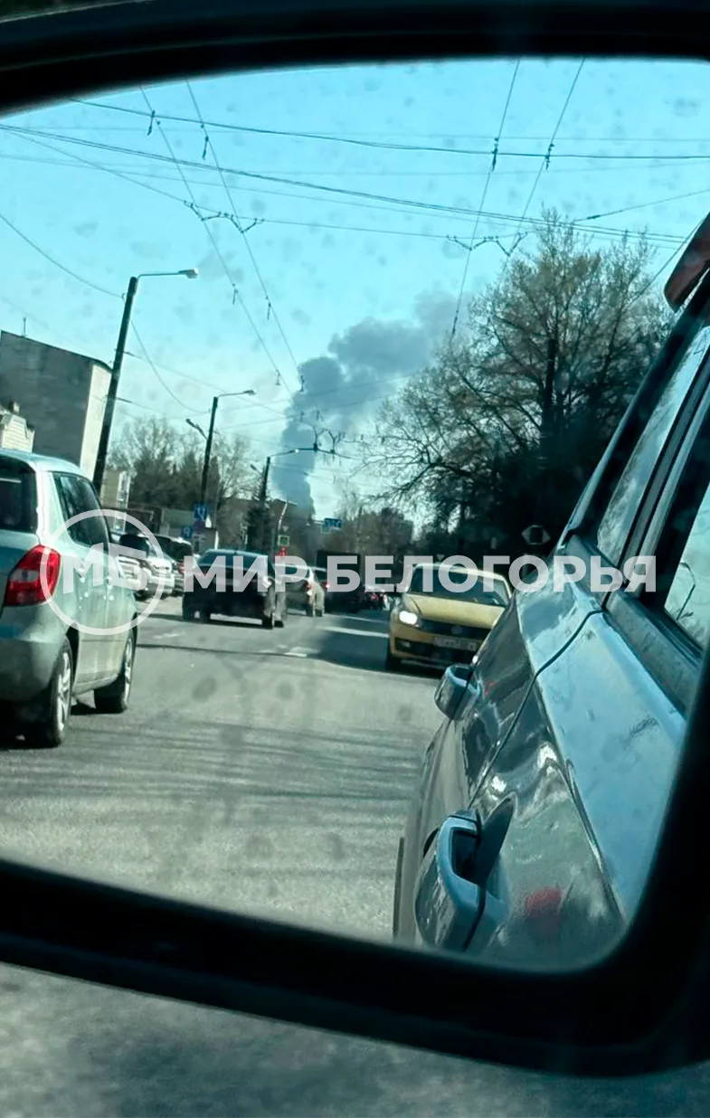 После громких звуков в Белгороде на Харгоре поднимается дым