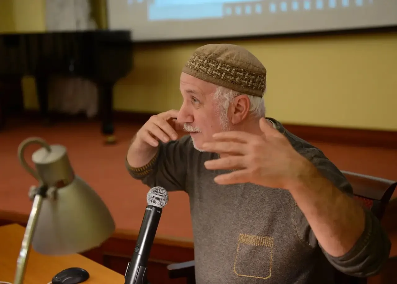 16 апреля в Белгородском художественном музее прошла творческая встреча «Художник и кино» 16 апреля в Белгородском художественном музее прошла творческая встреча «Художник и кино»