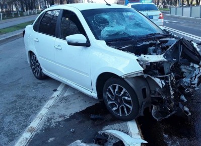 В остановку на Щорса в областном центре врезался пьяный 21-летний водитель