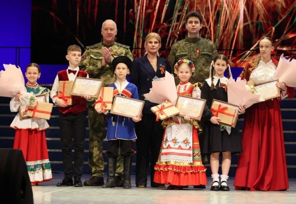 В Краснодаре провели гала-концерт конкурса детской казачьей песни В Краснодаре провели гала-концерт конкурса детской казачьей песни