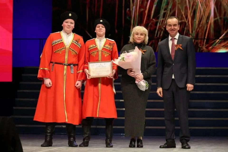 В Краснодаре провели гала-концерт конкурса детской казачьей песни В Краснодаре провели гала-концерт конкурса детской казачьей песни