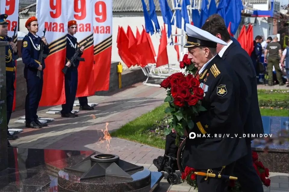 Валентин Демидов: Вечный огонь зажгли на братской могиле советских воинов на улице Красноармейской в Белгороде Валентин Демидов: Вечный огонь зажгли на братской могиле советских воинов на улице Красноармейской в Белгороде