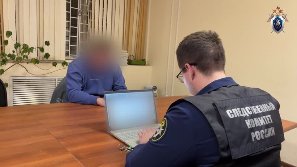 Осквернение символа Победы: вандал в Красноярске сорвал знамя воинской славы