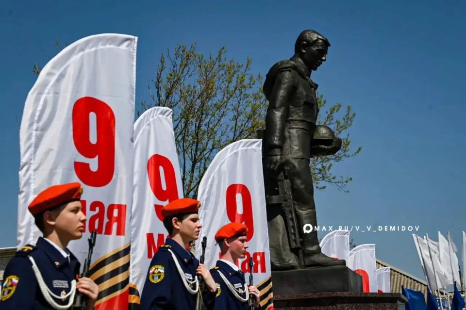 Валентин Демидов: Вечный огонь зажгли на братской могиле советских воинов на улице Красноармейской в Белгороде Валентин Демидов: Вечный огонь зажгли на братской могиле советских воинов на улице Красноармейской в Белгороде
