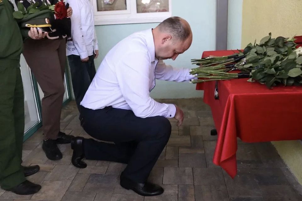 Татьяна Круглякова: В Никольской школе открыта мемориальная доска в честь Игоря Георгиевича Кожокарь Татьяна Круглякова: В Никольской школе открыта мемориальная доска в честь Игоря Георгиевича Кожокарь