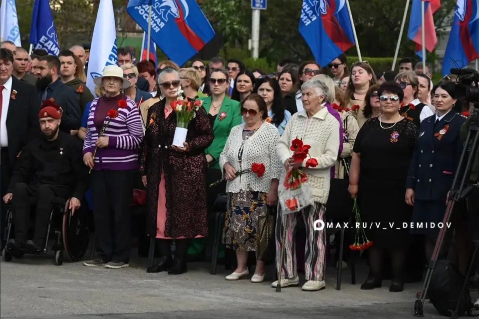 Валентин Демидов: Вечный огонь зажгли на братской могиле советских воинов на улице Красноармейской в Белгороде Валентин Демидов: Вечный огонь зажгли на братской могиле советских воинов на улице Красноармейской в Белгороде