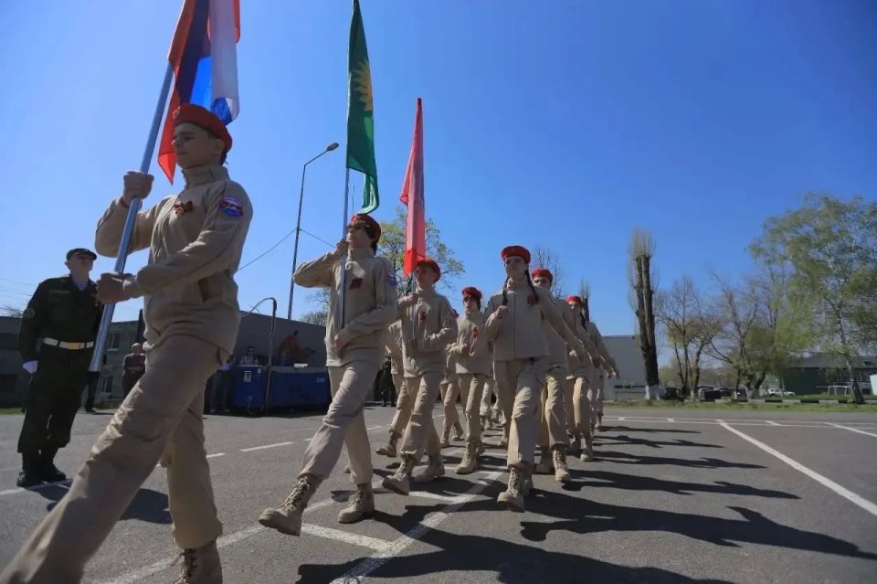 В преддверии Дня Победы на площадке Центра развития военно-спортивной подготовки «Воин» в Губкине прошёл ежегодный парад детских и молодёжных общественных организаций Белгородской области военно-патриотической направленности В преддверии Дня Победы на площадке Центра развития военно-спортивной подготовки «Воин» в Губкине прошёл ежегодный парад детских и молодёжных общественных организаций Белгородской области военно-патриотической направленности