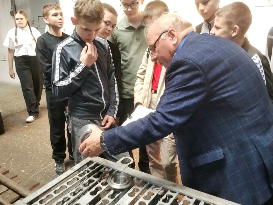 Андрей Миськов: Будущее машиностроения: школьники на «Осколсельмаш»! Андрей Миськов: Будущее машиностроения: школьники на «Осколсельмаш»!