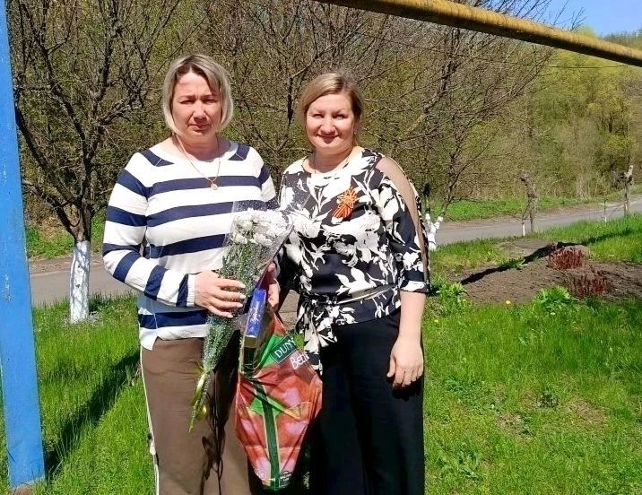 В канун годовщины Великой Победы поздравления принимают родственники краснояружцев, отдавших свои жизни ради будущего своей Отчизны в зоне СВО и в локальных конфликтах В канун годовщины Великой Победы поздравления принимают родственники краснояружцев, отдавших свои жизни ради будущего своей Отчизны в зоне СВО и в локальных конфликтах