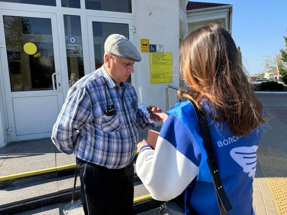 В Грайворонском округе стартовала Всероссийская акция «Георгиевская ленточка» В Грайворонском округе стартовала Всероссийская акция «Георгиевская ленточка»