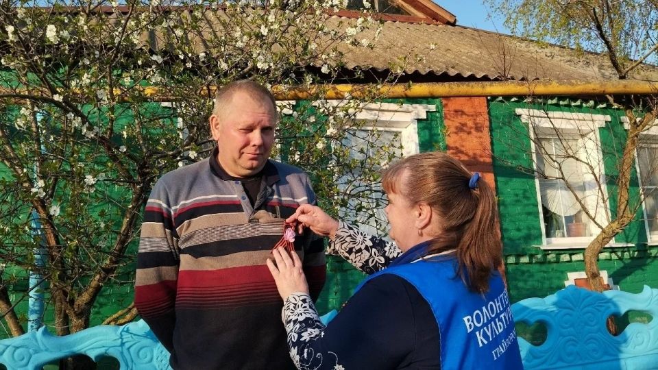 В Грайворонском округе стартовала Всероссийская акция «Георгиевская ленточка» В Грайворонском округе стартовала Всероссийская акция «Георгиевская ленточка»