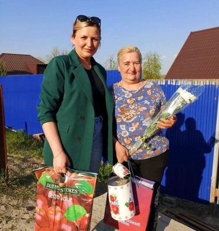В канун годовщины Великой Победы поздравления принимают родственники краснояружцев, отдавших свои жизни ради будущего своей Отчизны в зоне СВО и в локальных конфликтах В канун годовщины Великой Победы поздравления принимают родственники краснояружцев, отдавших свои жизни ради будущего своей Отчизны в зоне СВО и в локальных конфликтах