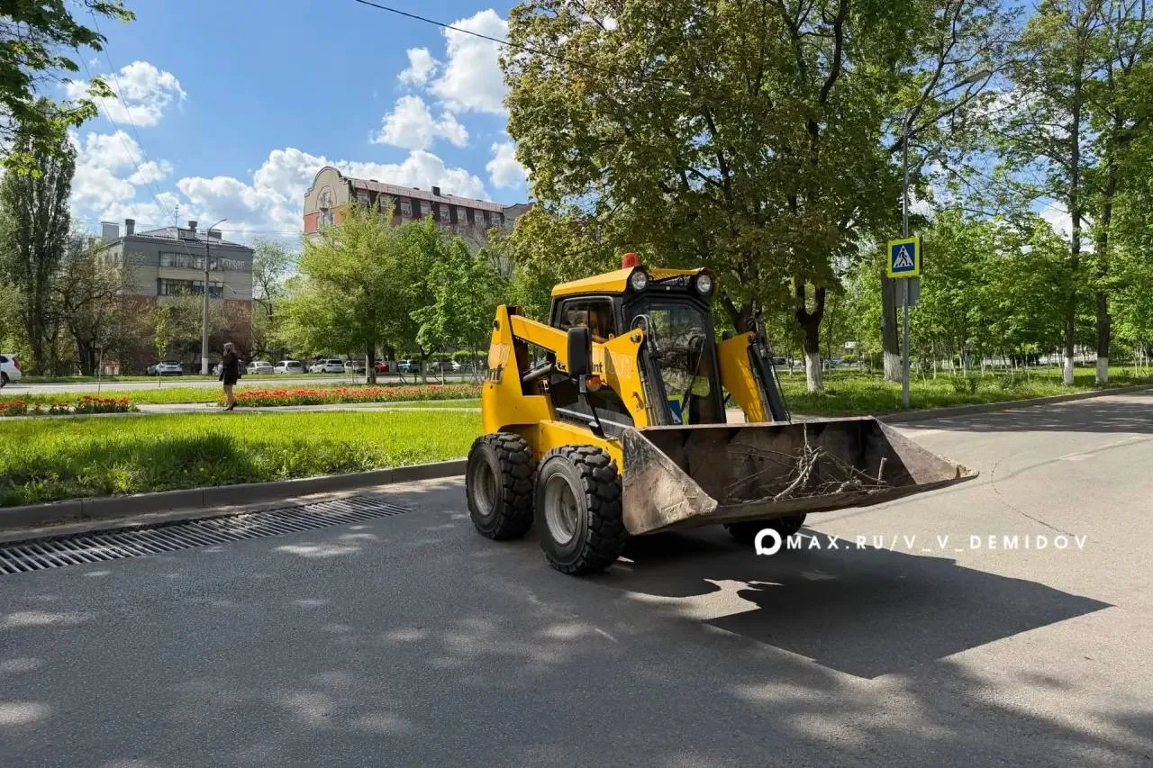 Валентин Демидов: Ежедневно порядок на улицах города наводят порядка 190 рабочих и 60 единиц техники Белгорблагоустройства Валентин Демидов: Ежедневно порядок на улицах города наводят порядка 190 рабочих и 60 единиц техники Белгорблагоустройства