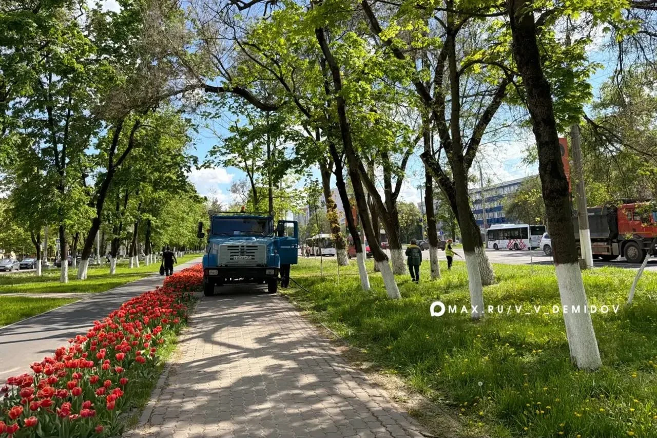 Валентин Демидов: Ежедневно порядок на улицах города наводят порядка 190 рабочих и 60 единиц техники Белгорблагоустройства Валентин Демидов: Ежедневно порядок на улицах города наводят порядка 190 рабочих и 60 единиц техники Белгорблагоустройства