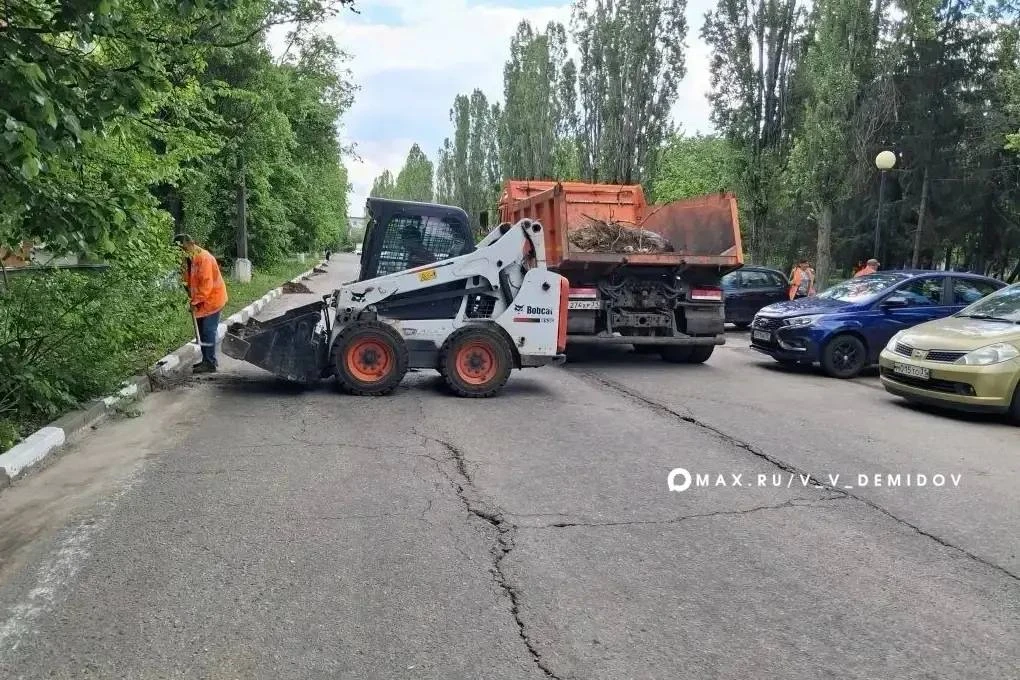 Валентин Демидов: Ежедневно порядок на улицах города наводят порядка 190 рабочих и 60 единиц техники Белгорблагоустройства Валентин Демидов: Ежедневно порядок на улицах города наводят порядка 190 рабочих и 60 единиц техники Белгорблагоустройства