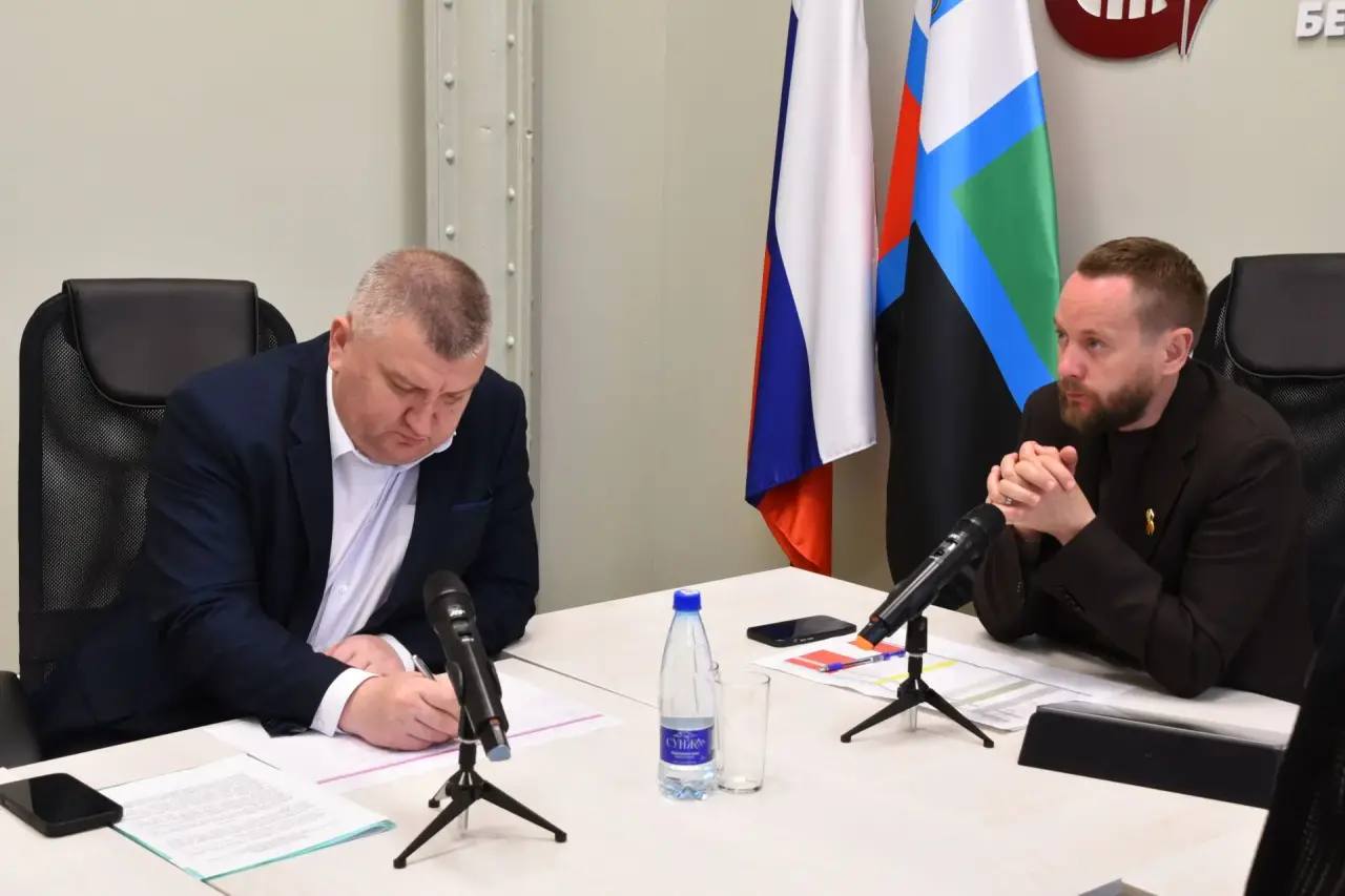 Совместно с Сафроновым Николаем Владимировичем — заместителем министра по строительству Белгородской области, принял участие в совещании с Министерством культуры Российской Федерации Совместно с Сафроновым Николаем Владимировичем — заместителем министра по строительству Белгородской области, принял участие в совещании с Министерством культуры Российской Федерации