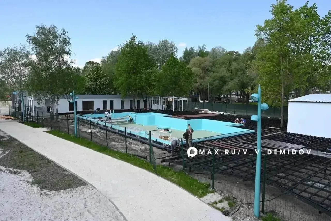 Работы по благоустройству правого берега городского пляжа в парке «Берега» в самом разгаре Работы по благоустройству правого берега городского пляжа в парке «Берега» в самом разгаре