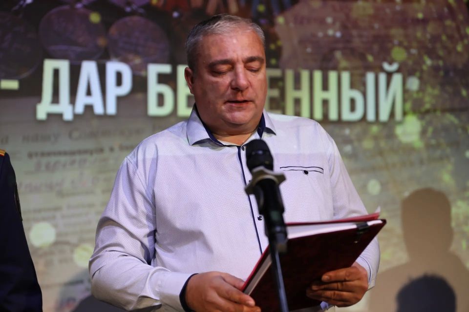Сотрудники СУ СК России по Белгородской области передали в музей копию рукописи узницы концлагеря Сотрудники СУ СК России по Белгородской области передали в музей копию рукописи узницы концлагеря