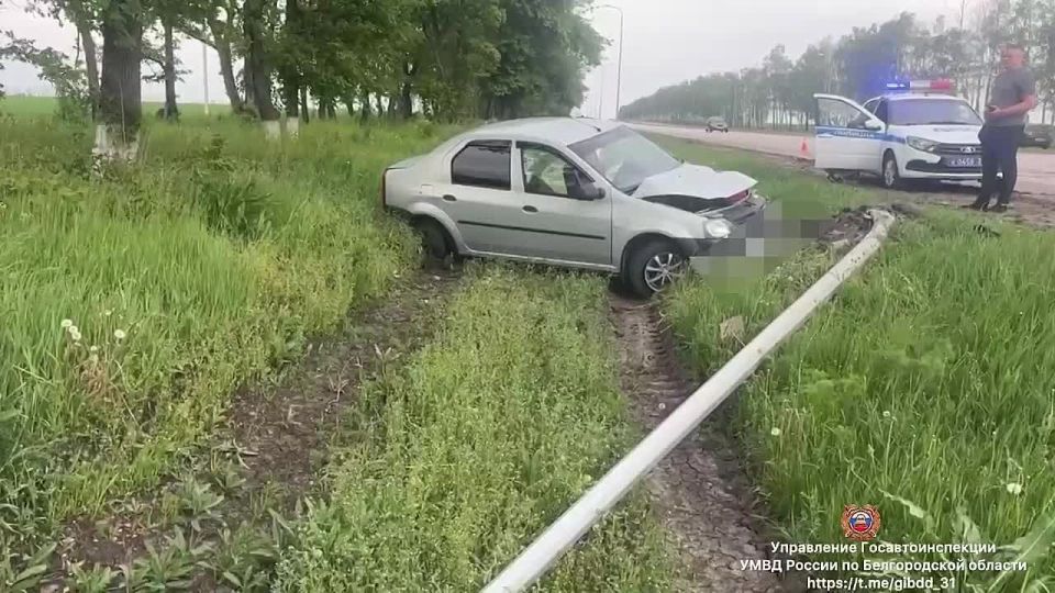 После наезда на столб в Корочанском округе пострадали 29-летняя водитель и её 17-летняя пассажирка